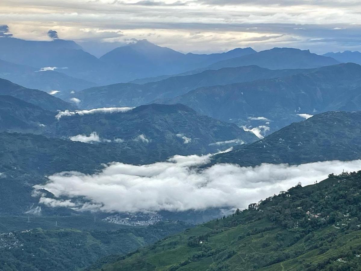 The Village Den , B&B Darjeeling Дарджилинг Экстерьер фото